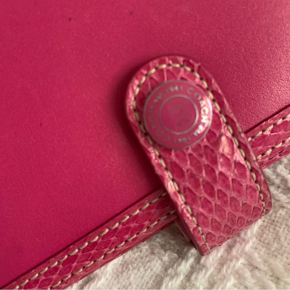 Coach wallet.  Pink. Pre loved. - Picture 4 of 4